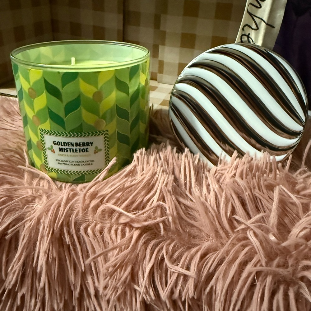 Bath & Body Works Golden Berry Mistletoe Candle